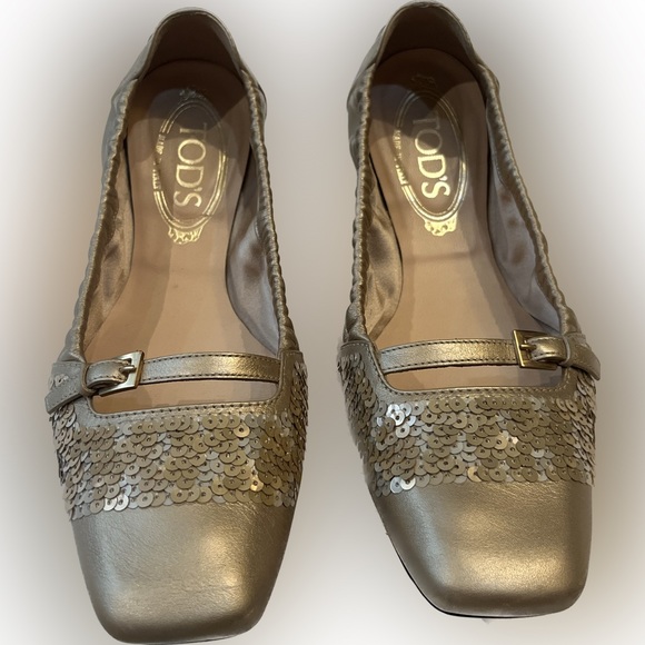 Tod’s Gold Leather with Sequins Flats - Picture 2 of 2